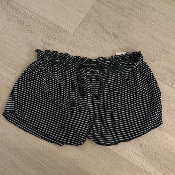 ‼️$10 Sale‼️ Brandy Melville blue and white stripe shorts - Picture 3 of 6